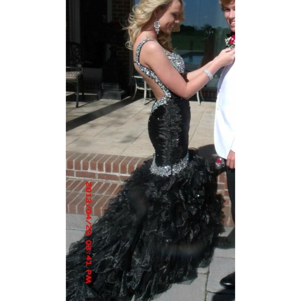 PROM DRESS - Picture 3 of 8